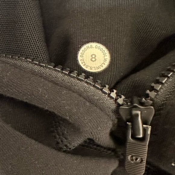 Gorgeous Lululemon Define Jacket Size 8 Black Flattering Fit - Picture 5 of 5